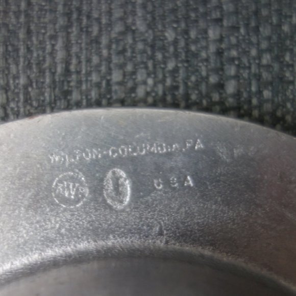 Wilton Columbia PA Pewter Plate -Un Diner Sans Vin Est Comme Un Jour Sans Soleil - Picture 4 of 9